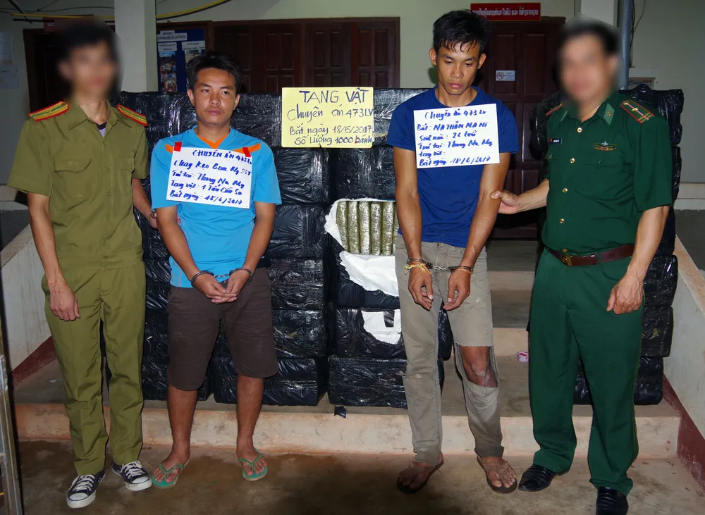 Hai đối tượng bị bắt giữ cùng tang vật