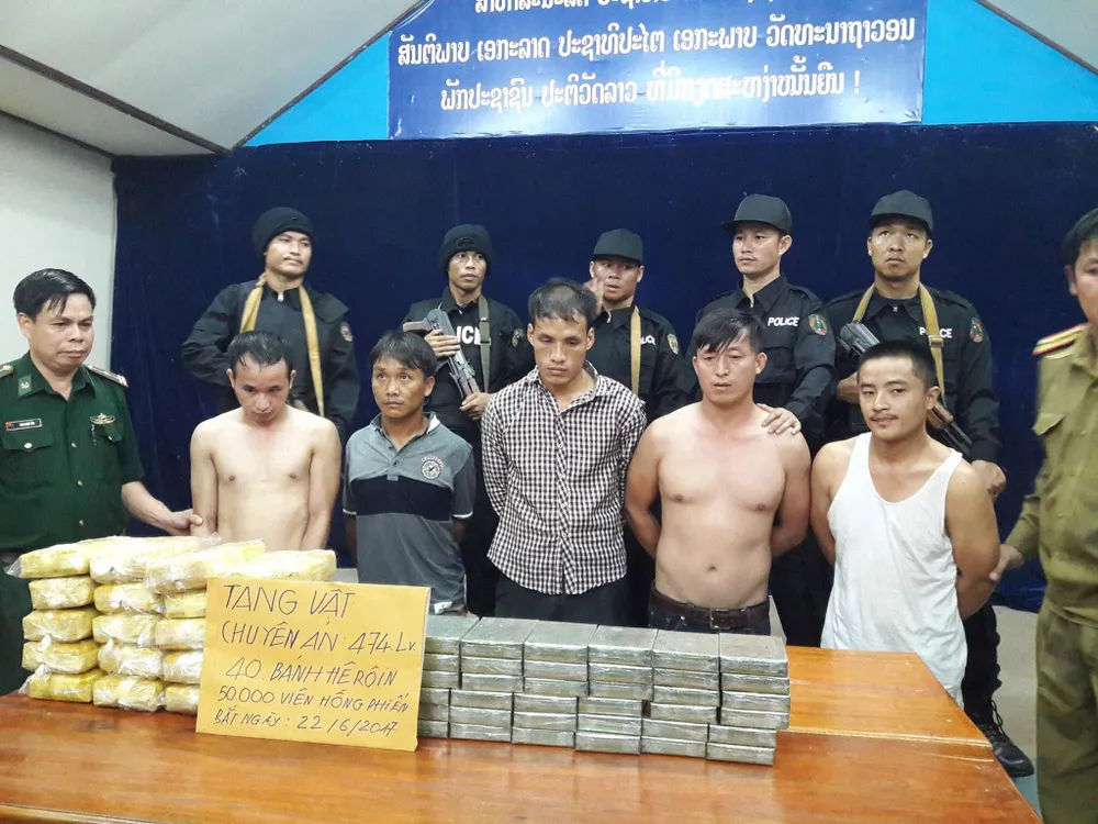 Các đối tượng cùng tang vật