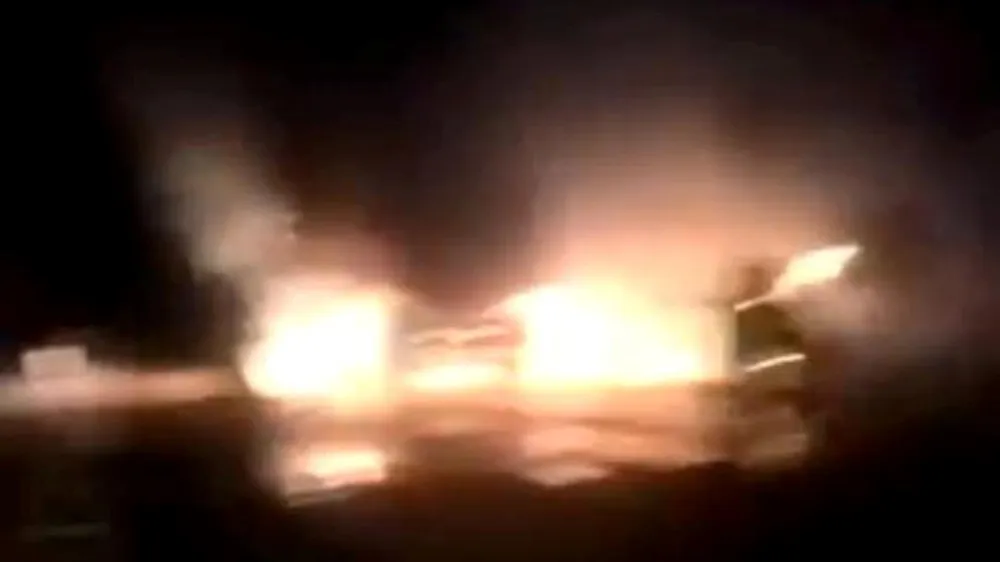 Xe đầu kéo bốc cháy trên quốc lộ 12C ảnh 1