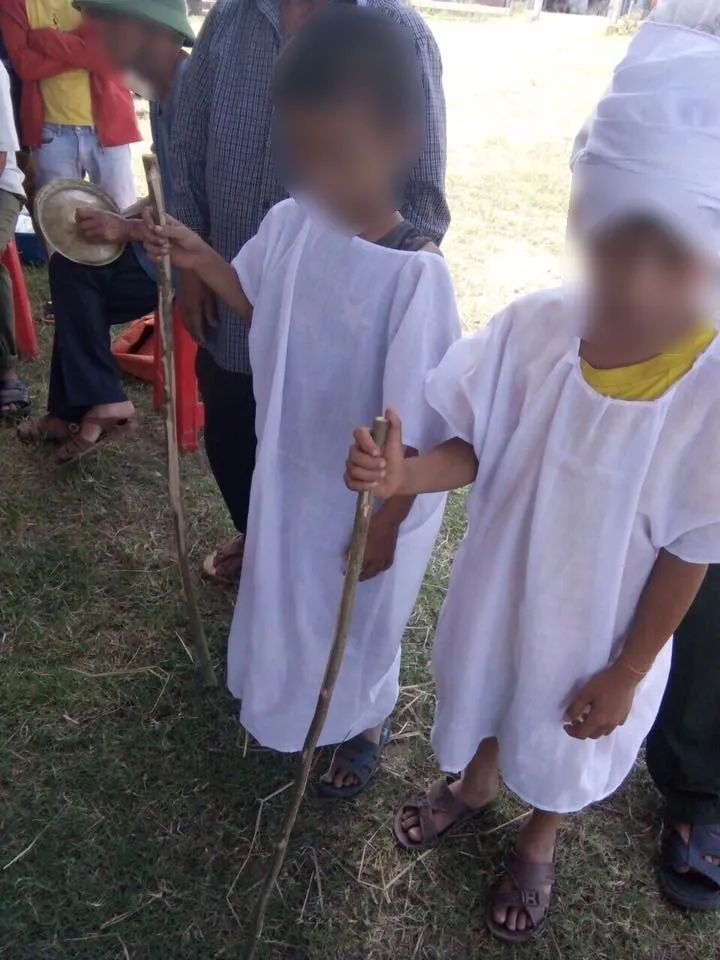 Một phụ nữ chết bên bờ ruộng ảnh 1