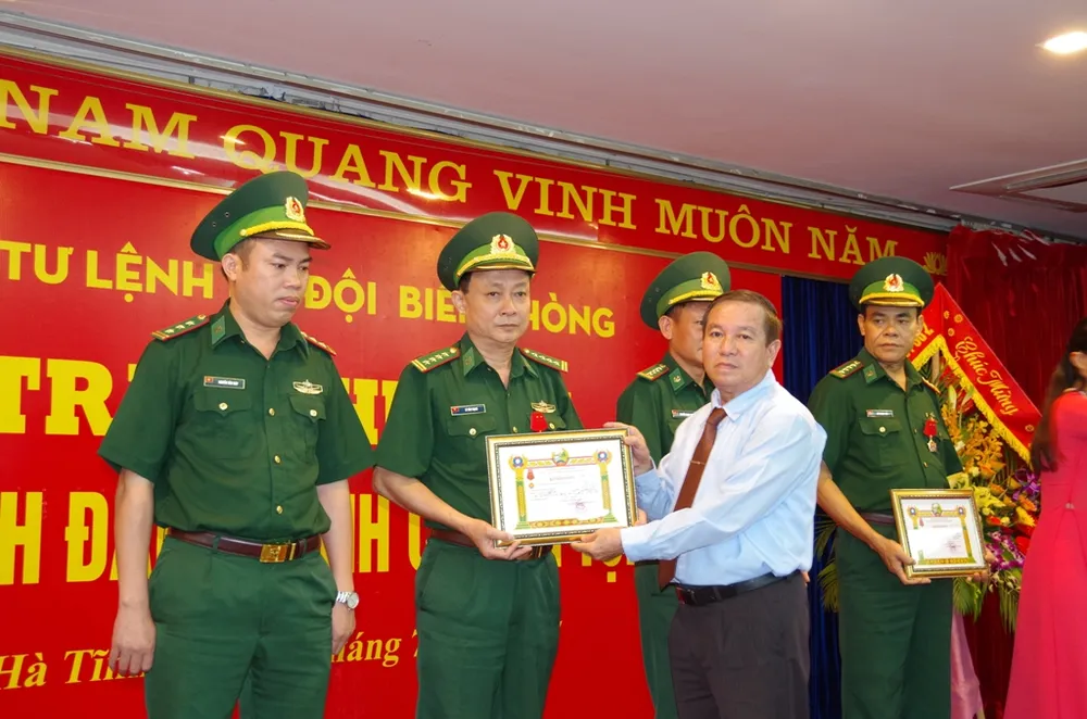 Thưởng Ban chuyên án bắt 40 bánh heroin, 120.000 viên ma túy tổng hợp ảnh 4