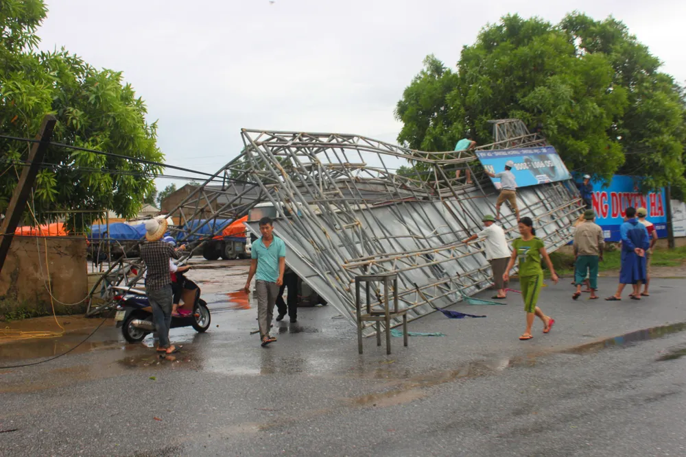 Hà Tĩnh, Nghệ An ngổn ngang sau bão ảnh 1