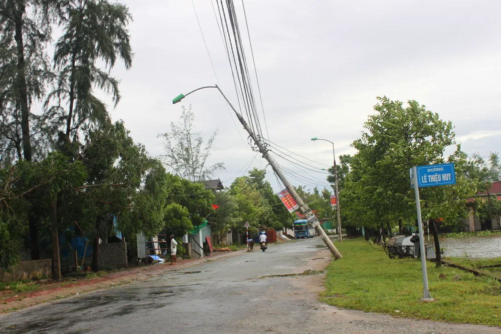 Hà Tĩnh, Nghệ An ngổn ngang sau bão ảnh 18