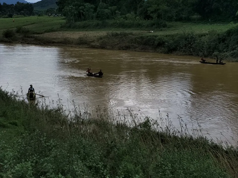 Đi qua cầu tràn, 3 mẹ con bị nước cuốn trôi ảnh 2