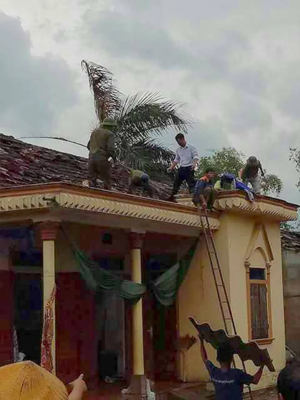 Những thiệt hại ban đầu bão số 4 gây ra tại Quảng Trị, Hà Tĩnh  ảnh 1