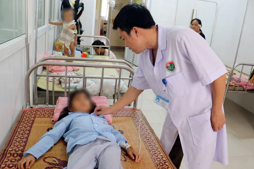 Gắp đồng xu ra khỏi thực quản bé gái 9 tuổi ảnh 2