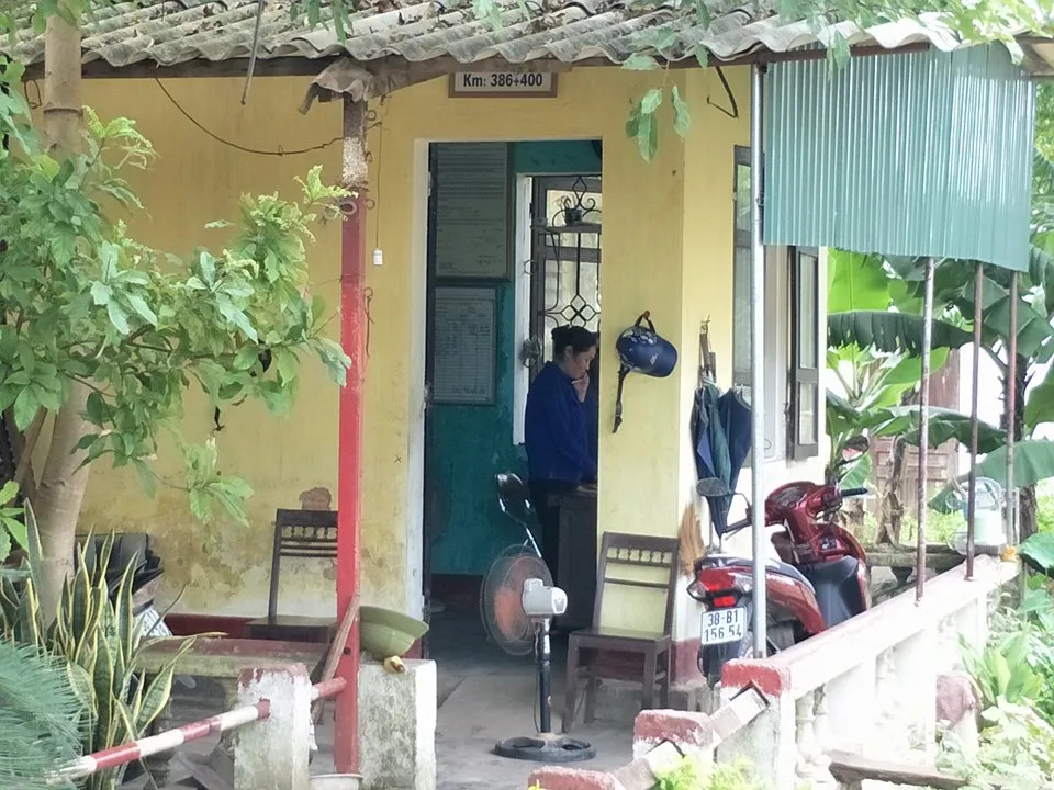 Nghi án 2 đối tượng đập phá tài sản điểm gác chắn đường sắt ảnh 1