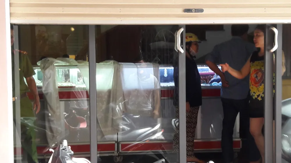 Tiệm vàng ở trung tâm TP Hà Tĩnh bị đột nhập trộm tài sản trong đêm ảnh 2