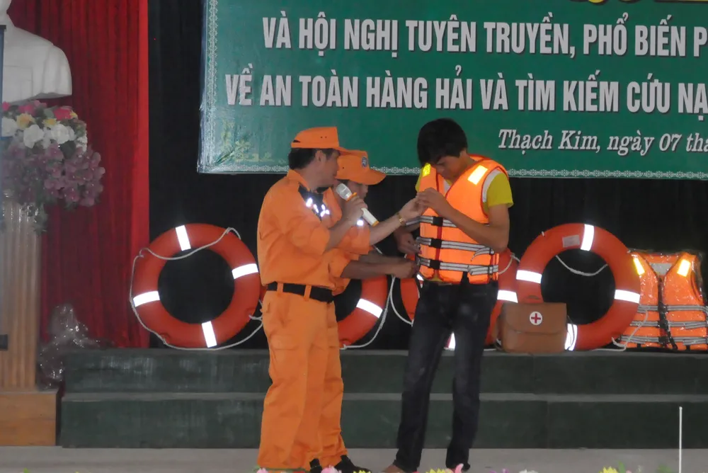 Tuyên truyền pháp luật về an toàn hàng hải và tìm kiếm cứu nạn trên biển cho ngư dân ảnh 1