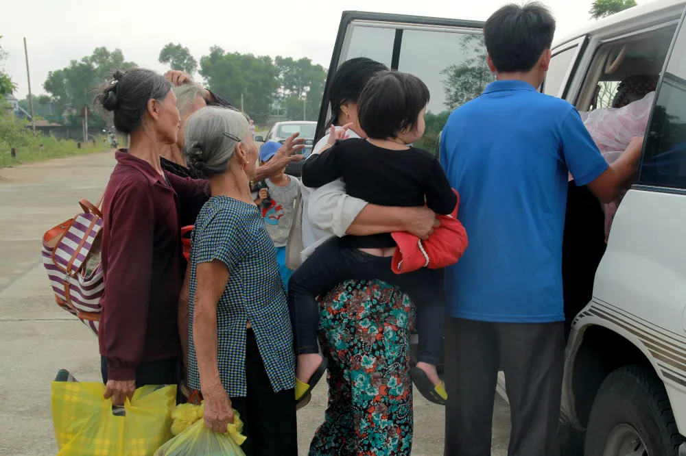Phó Thủ tướng Trịnh Đình Dũng kiểm tra công tác ứng phó bão số 10 tại Quảng Bình, Hà Tĩnh ảnh 11