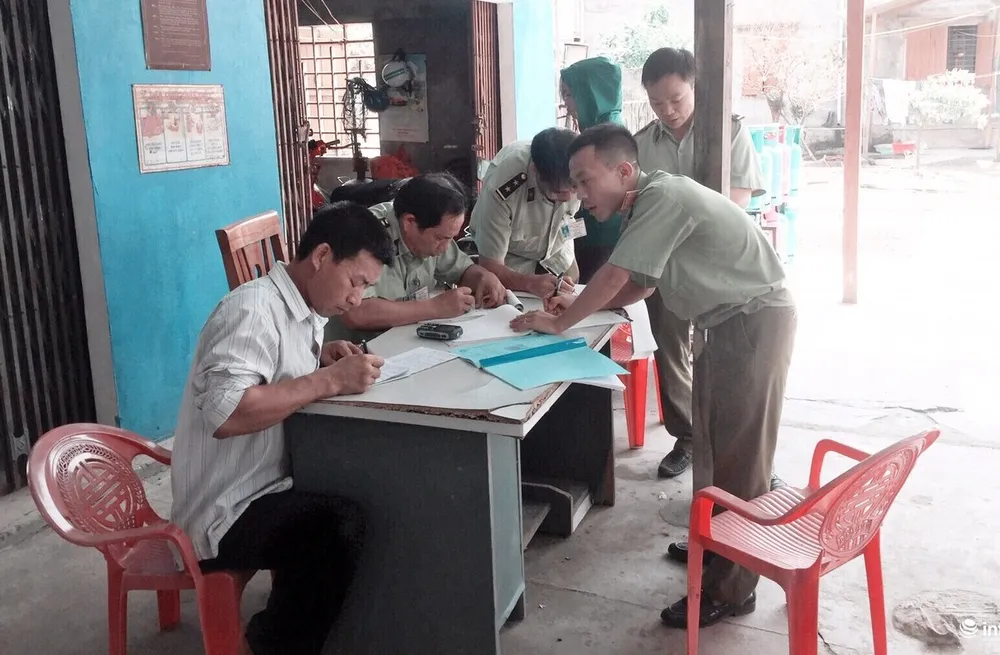 Thêm cây xăng dầu bị phạt 40 triệu đồng vì tự ý nâng giá bán sau bão ảnh 1