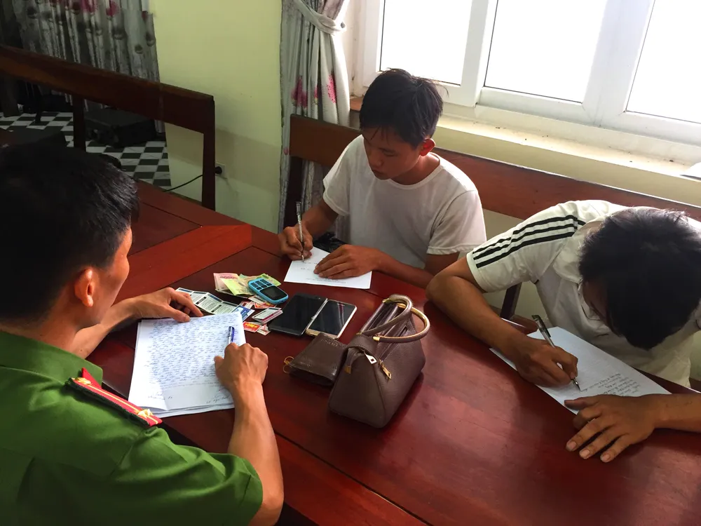 Bắt 2 đối tượng cướp giật người đi đường ảnh 1