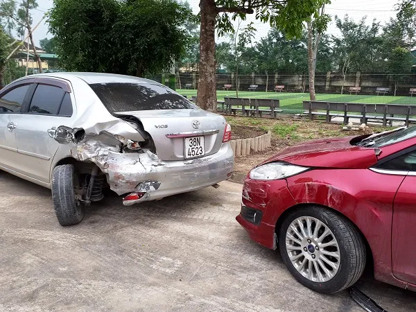 Khởi tố đối tượng chống người thi hành công vụ sau va chạm giao thông ảnh 1