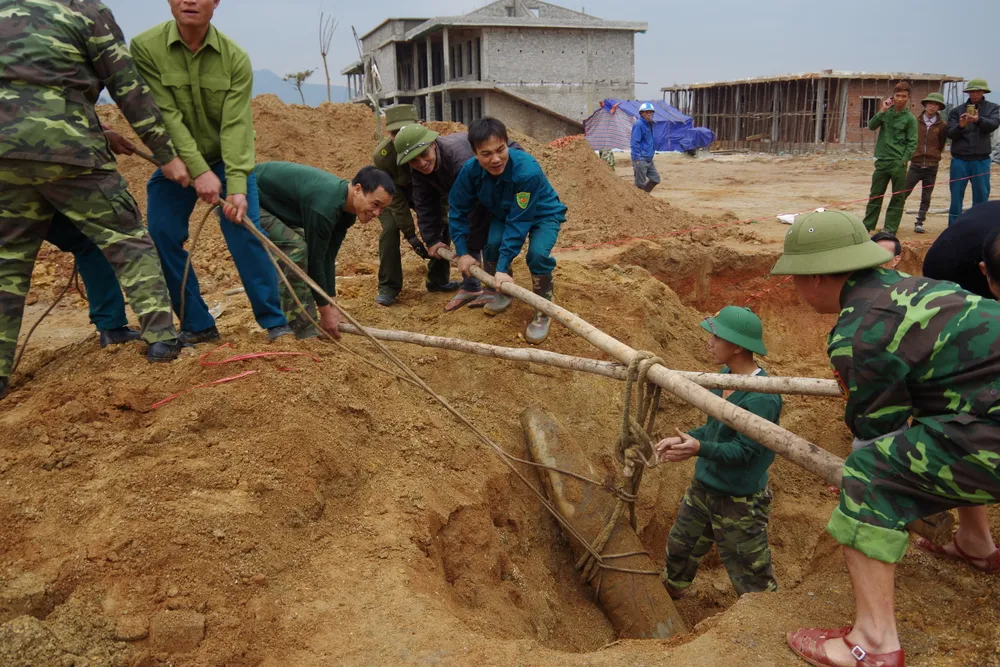 Hủy an toàn quả bom nặng 250kg còn sót lại sau chiến tranh ảnh 2