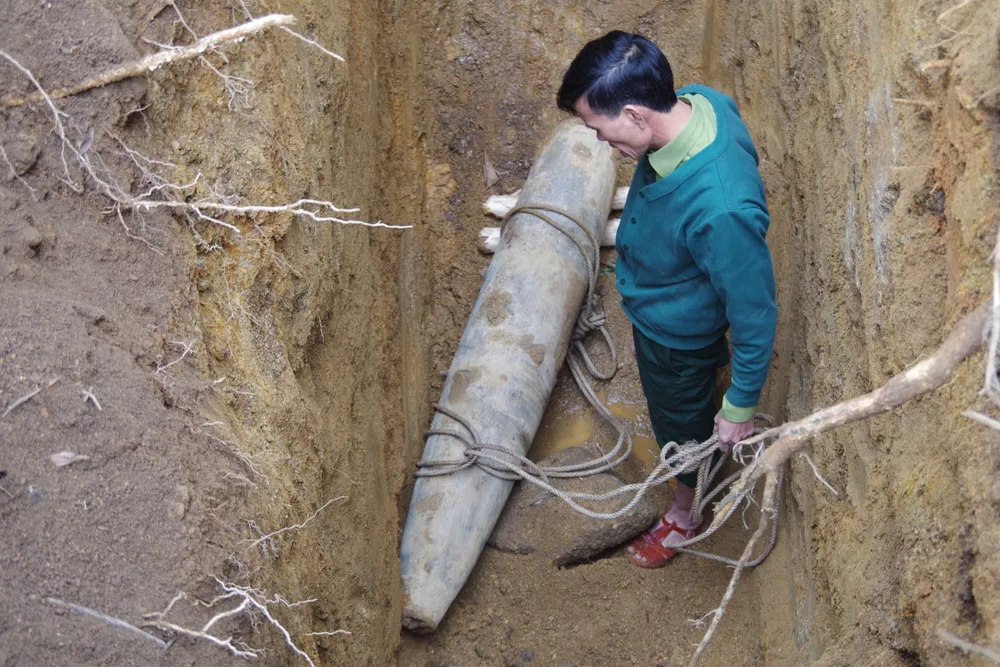 Hủy an toàn quả bom nặng 250kg còn sót lại sau chiến tranh ảnh 1