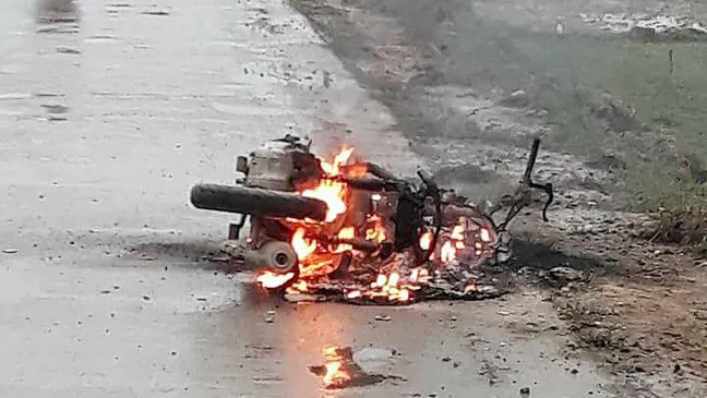 Chiếc xe máy của cô Phương bị cháy tại hiện trường