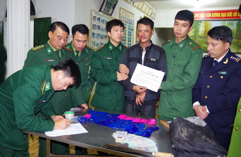 Đối tượng Ba bị bắt giữ cùng tang vật