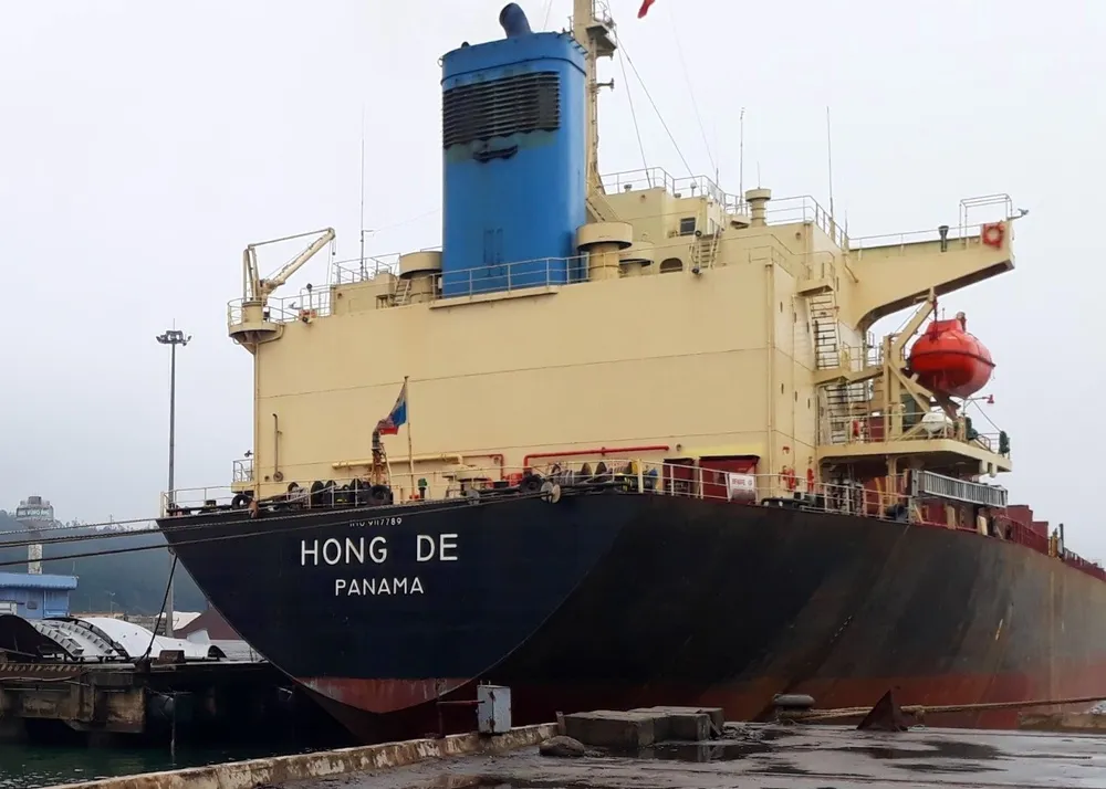 Cảng Vũng Áng đón nhiều tàu trọng tải lớn đầu năm 2018 ảnh 3