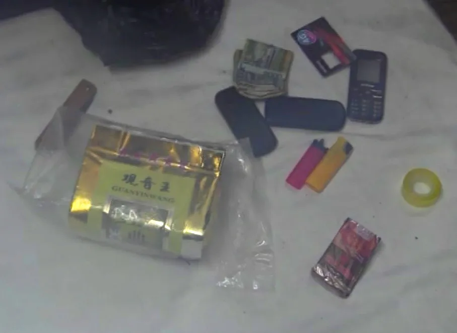 Bắt 2 người nước ngoài vận chuyển ma túy đá vào Việt Nam  ảnh 1