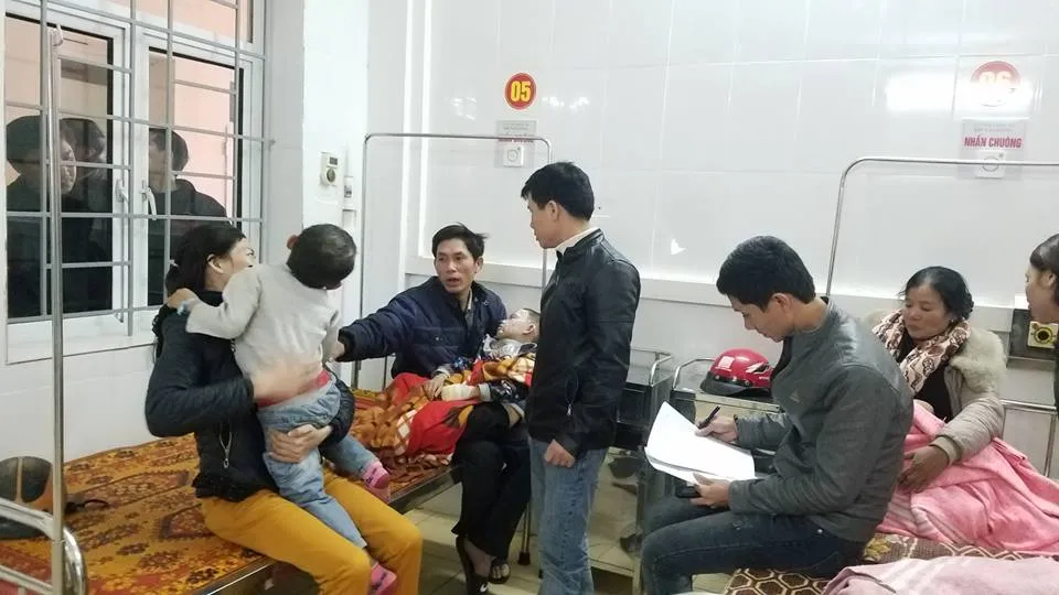 Bình gas mini phát nổ, 7 học sinh bị bỏng phải nhập viện cấp cứu ảnh 1