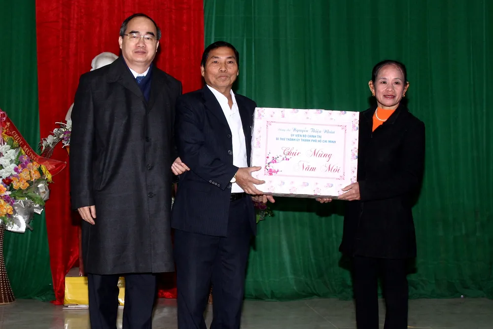 Bí thư Thành ủy TPHCM dâng hương tưởng niệm tại Khu di tích Đại thi hào Nguyễn Du ảnh 5