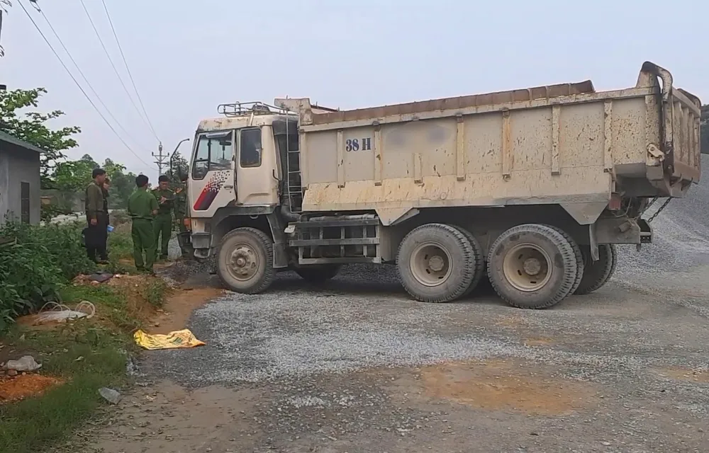 Nghi ô tô tải tự trôi, 3 người thương vong ảnh 1