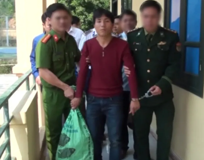 Bắt đối tượng vận chuyển 15kg ma túy đá từ Lào vào Việt Nam ảnh 1