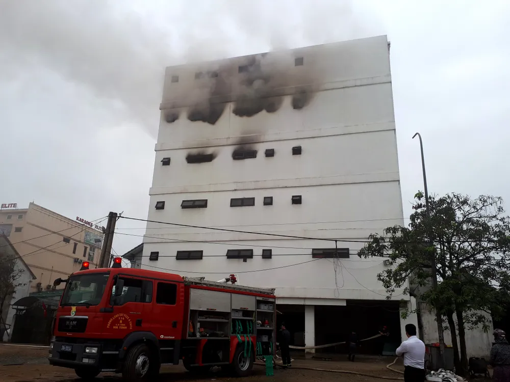 Cháy lớn tại Karaoke Kingdom Club ở Hà Tĩnh ảnh 7