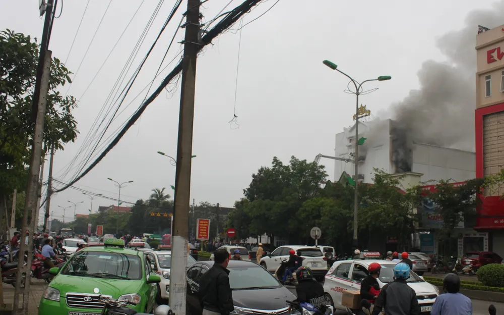 Cháy lớn tại Karaoke Kingdom Club ở Hà Tĩnh ảnh 2