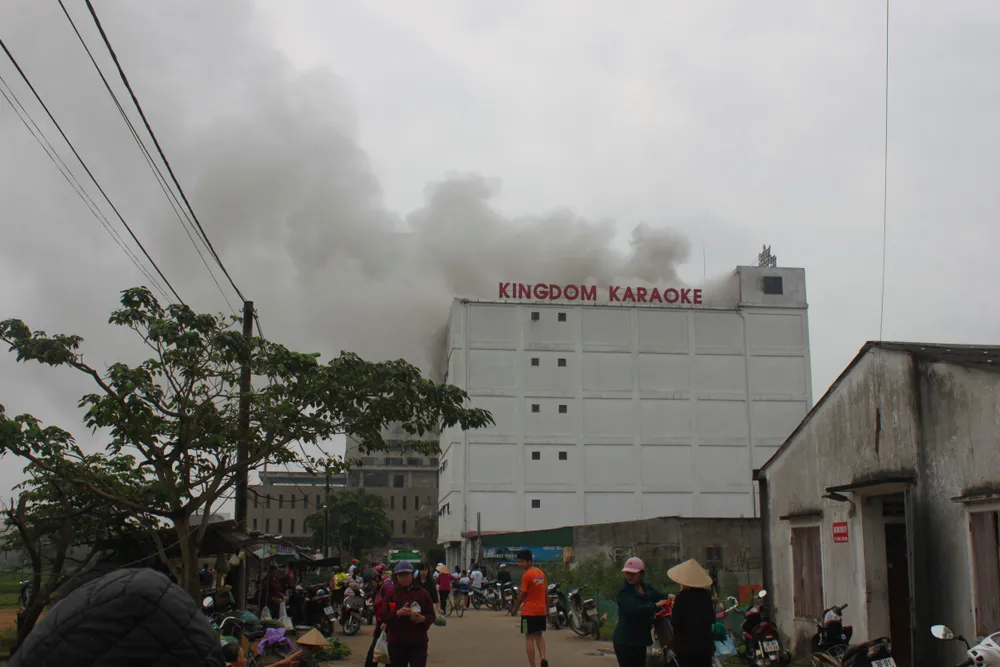 Cháy lớn tại Karaoke Kingdom Club ở Hà Tĩnh ảnh 5