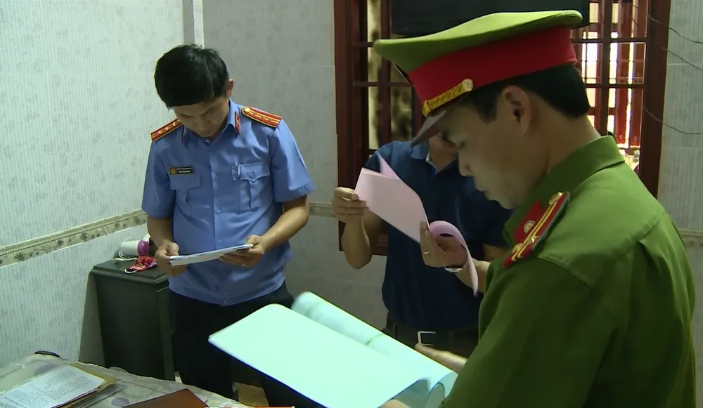 Bắt đối tượng lừa xin việc làm, chiếm đoạt hàng tỷ đồng ảnh 1