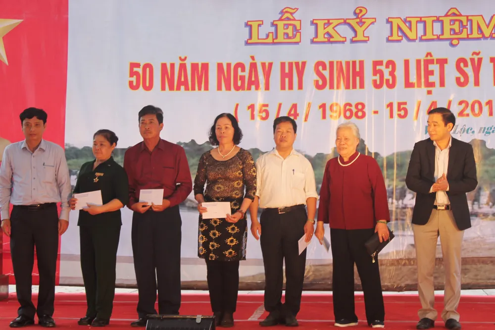 Kỷ niệm 50 năm ngày hy sinh 53 liệt sĩ tại cầu Nhe, tỉnh Hà Tĩnh  ảnh 2
