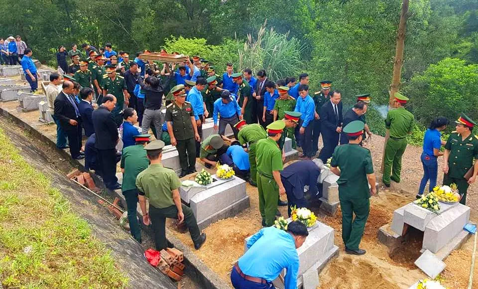  Truy điệu và an táng 12 hài cốt chuyên gia, quân tình nguyện hy sinh tại Lào  ảnh 2