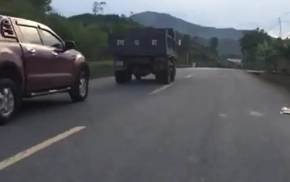 Điều tra vụ xe ben tông xe của cảnh sát giao thông rồi bỏ chạy   ảnh 2