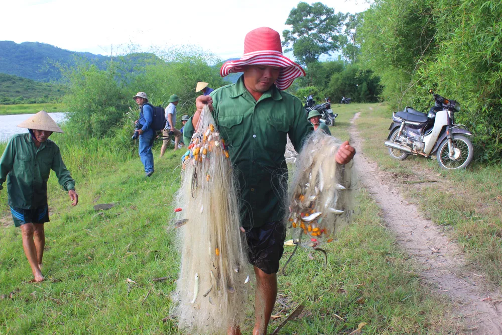 Độc đáo lễ hội đánh cá Đồng Hoa ở Hà Tĩnh ảnh 9