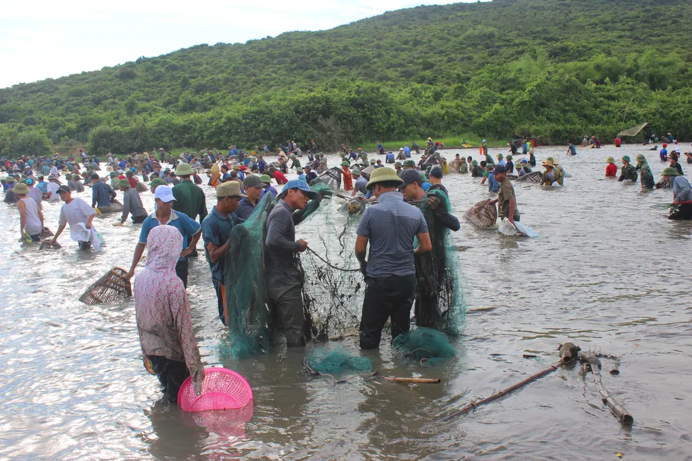Độc đáo lễ hội đánh cá Đồng Hoa ở Hà Tĩnh ảnh 8