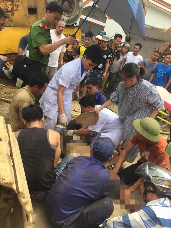 VIDEO: Xe lu bất ngờ lật úp khiến một người tử vong ảnh 4