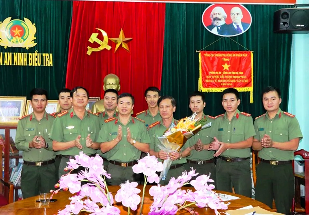 Bắt đối tượng vận chuyển 215kg thuốc nổ và 1.000 kíp nổ ảnh 3