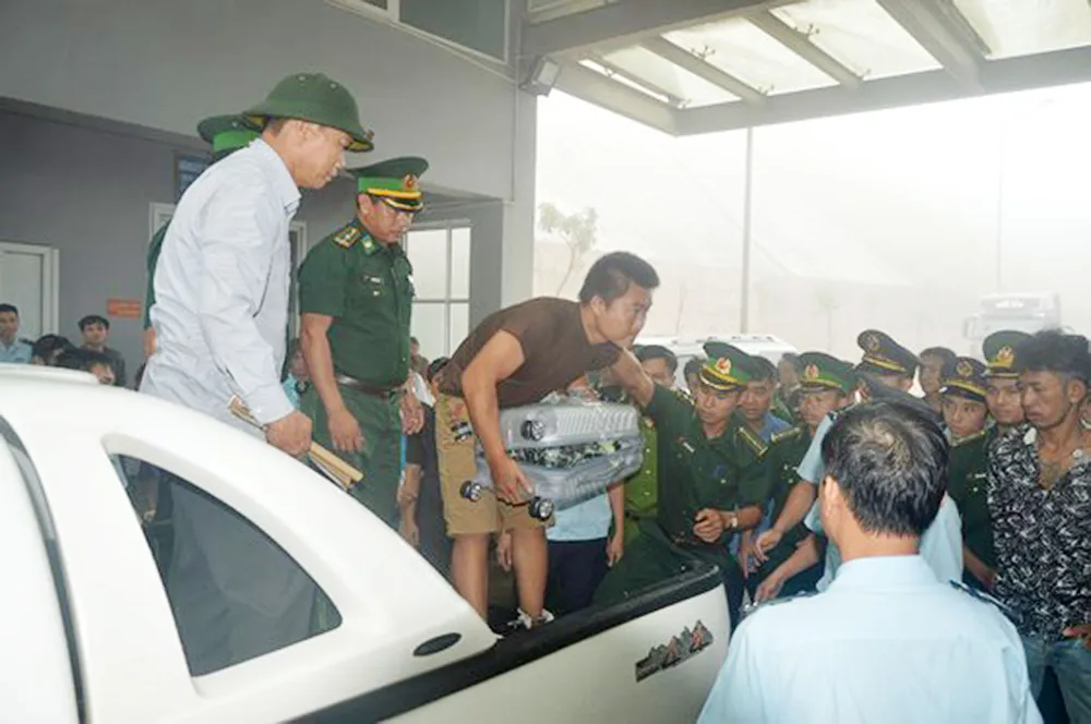 CLIP NÓNG: Phá chuyên án “khủng” bắt giữ 52 bánh heroin và 25kg ma túy đá ảnh 1