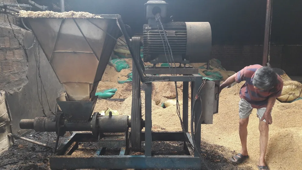 Cháy xưởng ép vỏ trấu nhiên liệu  ảnh 7