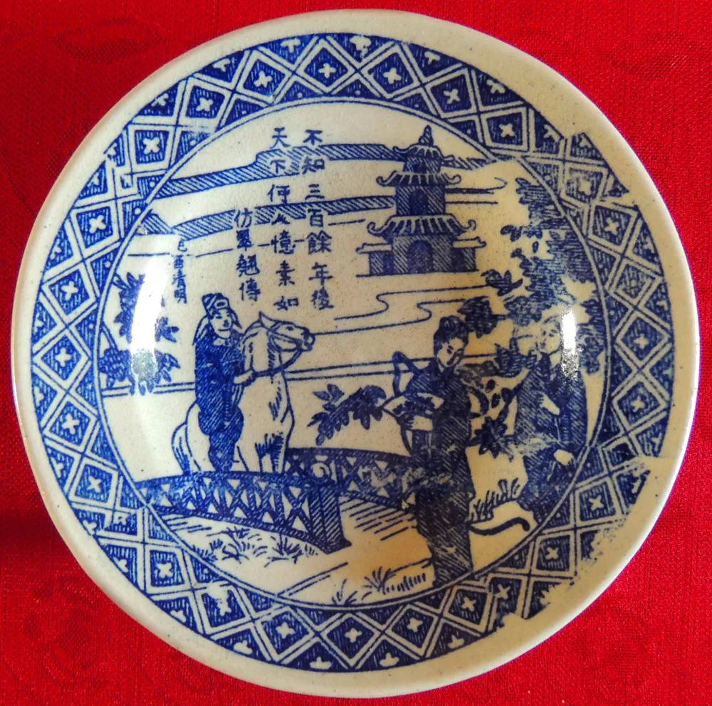 Sưu tầm được đĩa sứ quý minh họa cảnh chị em Thúy Kiều du xuân ảnh 1