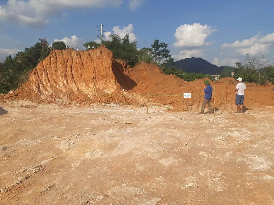 Phát hiện 750 quả đạn, mìn tại vườn nhà dân ảnh 1