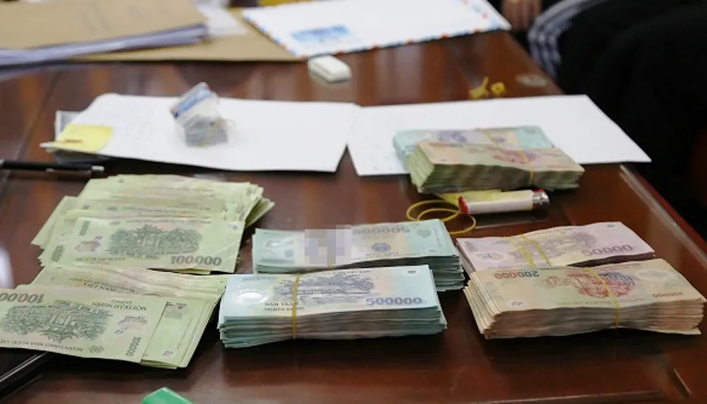 Khám xét khẩn cấp 5 cơ sở cầm đồ có cho vay nặng lãi trên địa bàn Hà Tĩnh ảnh 1