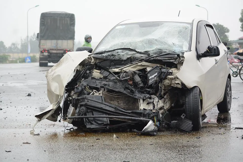 Liên tiếp xảy ra tai nạn giao thông trên quốc lộ 1A ở Hà Tĩnh ảnh 1