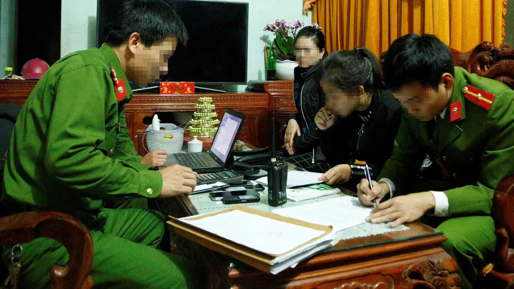 Công an lấy lời khai đối tượng liên quan