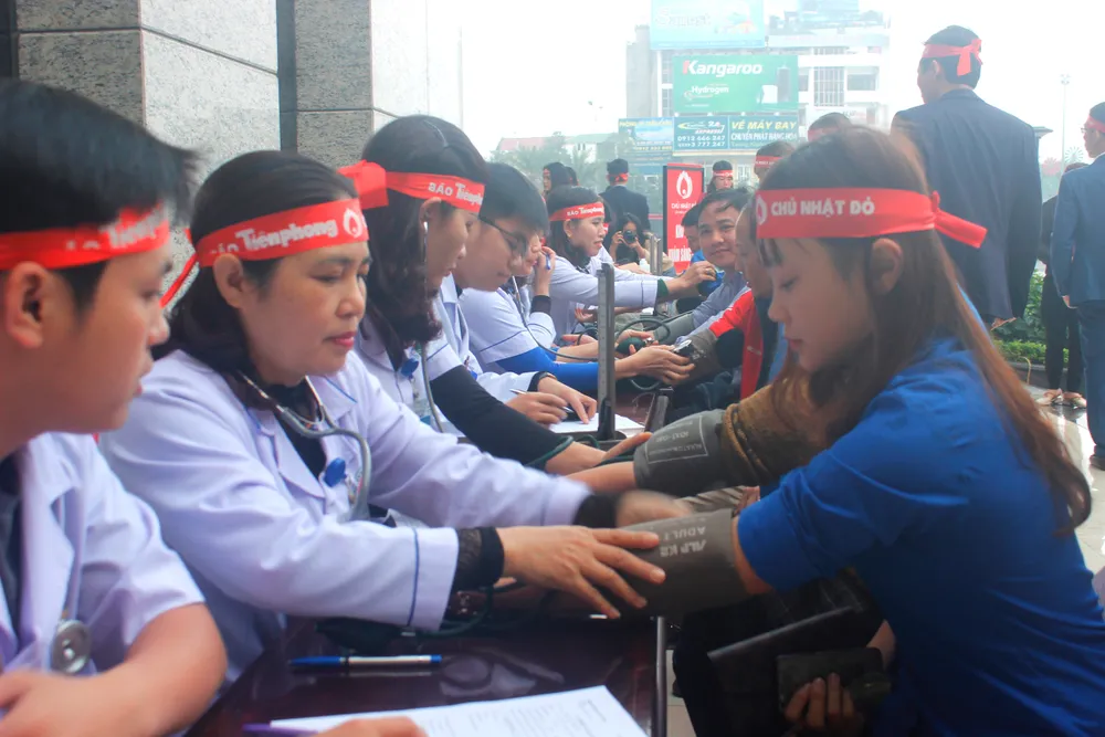 Hàng ngàn người tham gia hiến máu tình nguyện ở Hà Tĩnh ảnh 3