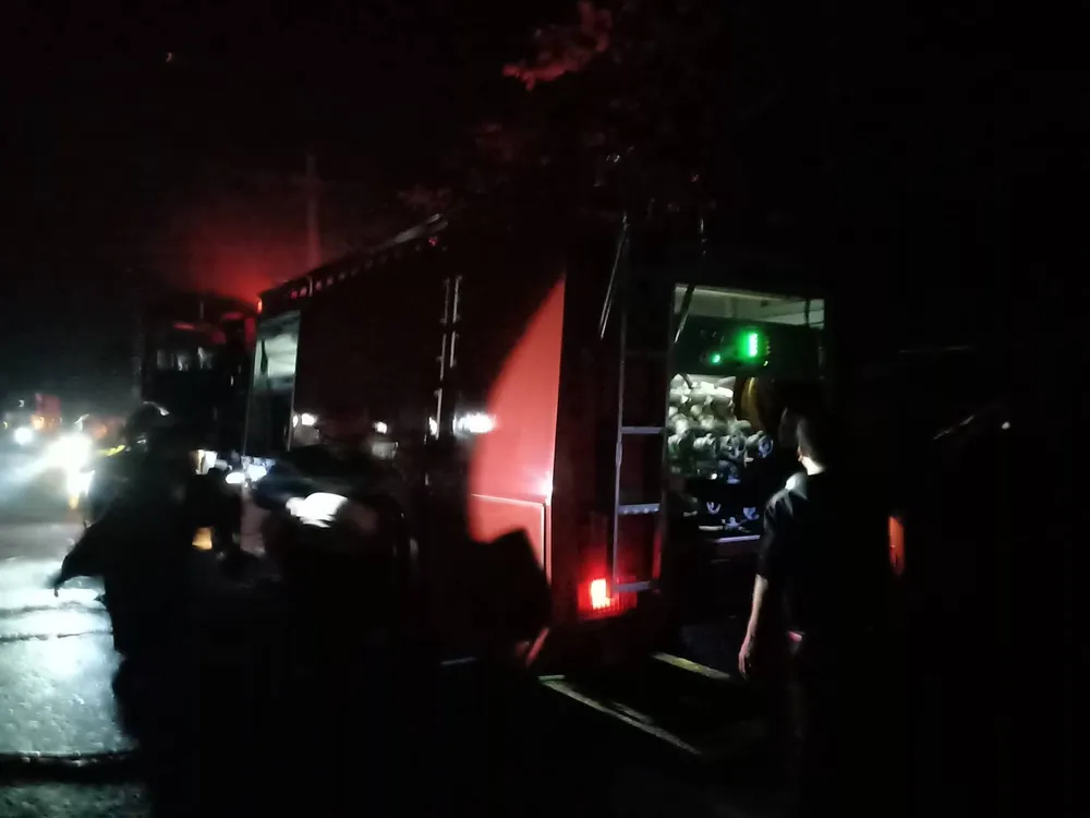 CLIP: Ba nhà dân ở Hà Tĩnh bị cháy rụi trong đêm ảnh 6