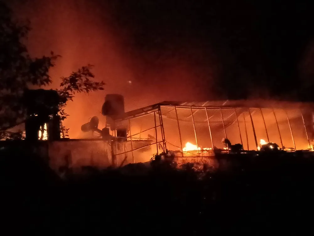 CLIP: Ba nhà dân ở Hà Tĩnh bị cháy rụi trong đêm ảnh 7