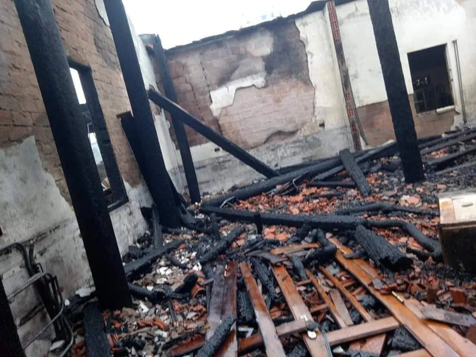 CLIP: Ba nhà dân ở Hà Tĩnh bị cháy rụi trong đêm ảnh 8