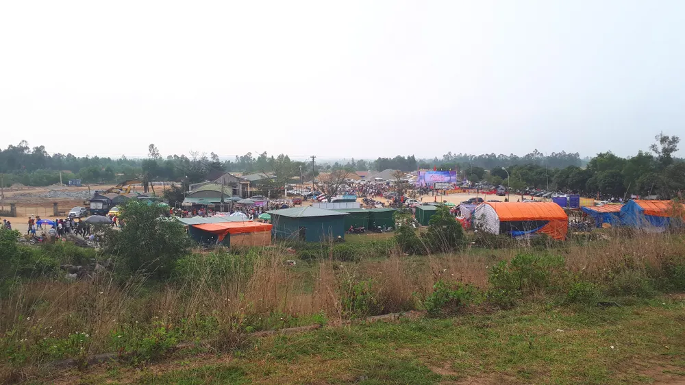 Ngày khai hội chùa Hương Tích thu hút đông đảo du khách ảnh 6